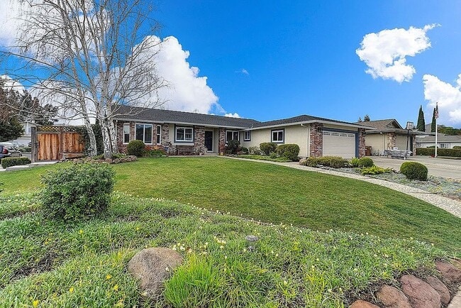 Building Photo - 2331 Robles Dr