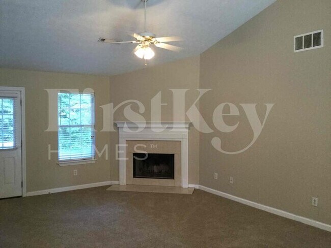 Foto del edificio - 200 Fairview Chase Rd