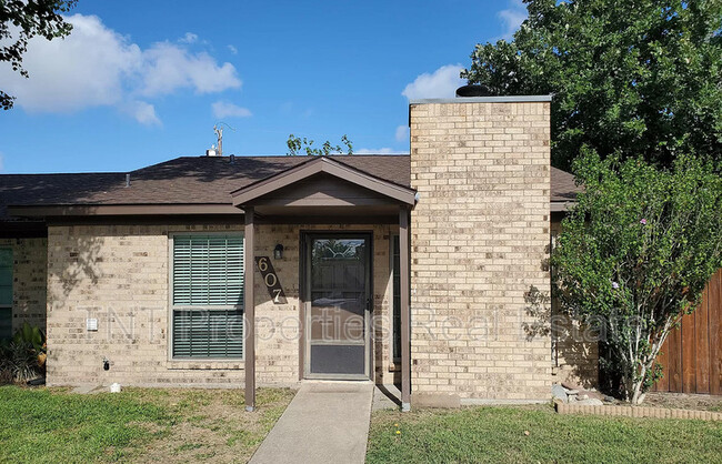 Building Photo - 607 San Saba Ct