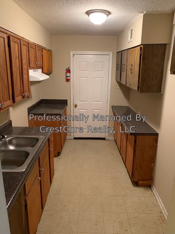 Building Photo - 4440 Wooddale Ave