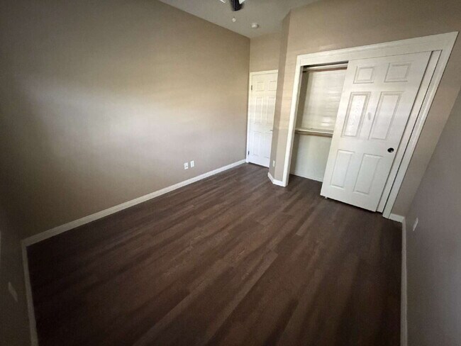 Foto del edificio - 3 Bedroom, 2 Bathroom Home with Spacious Open Floor Plan & RV Parking