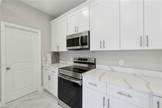 Foto del edificio - 1040 Milwaukee Blvd