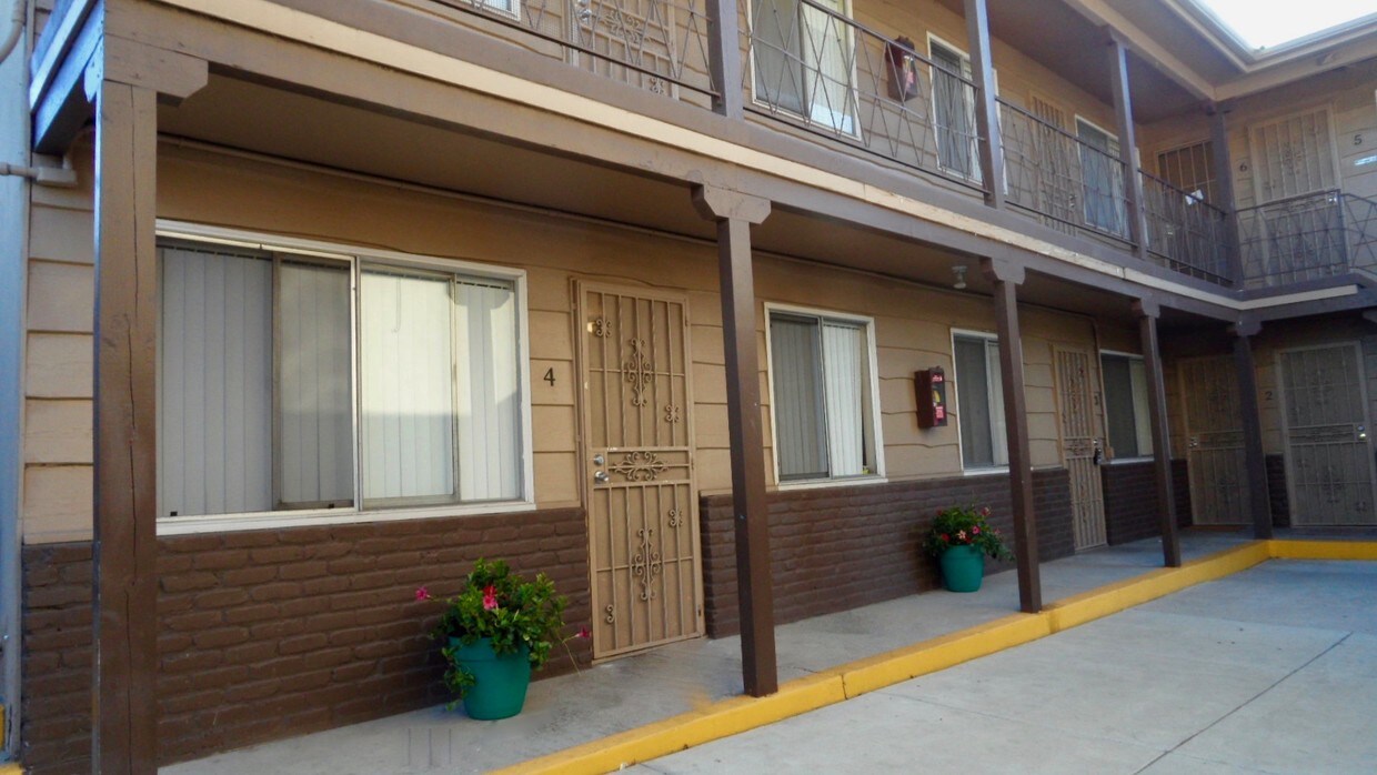 Building Photo - 5840-5860 Albemarle St