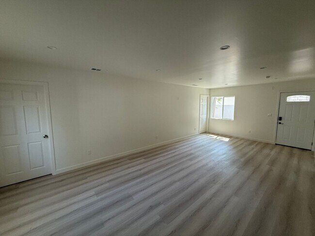 Building Photo - 7725 Owensmouth Ave