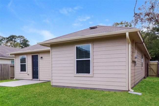 Foto del edificio - 17239 Glen Oaks Dr