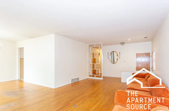 Building Photo - 7407 N California Ave