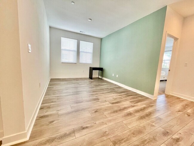 Foto del edificio - Spacious Newer Townhome in great Goleta Location