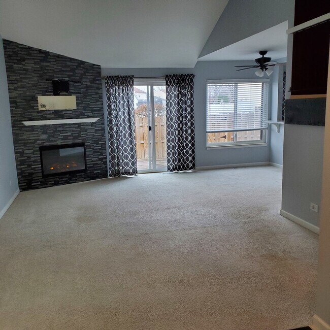 Foto del edificio - 552 Alton Ct