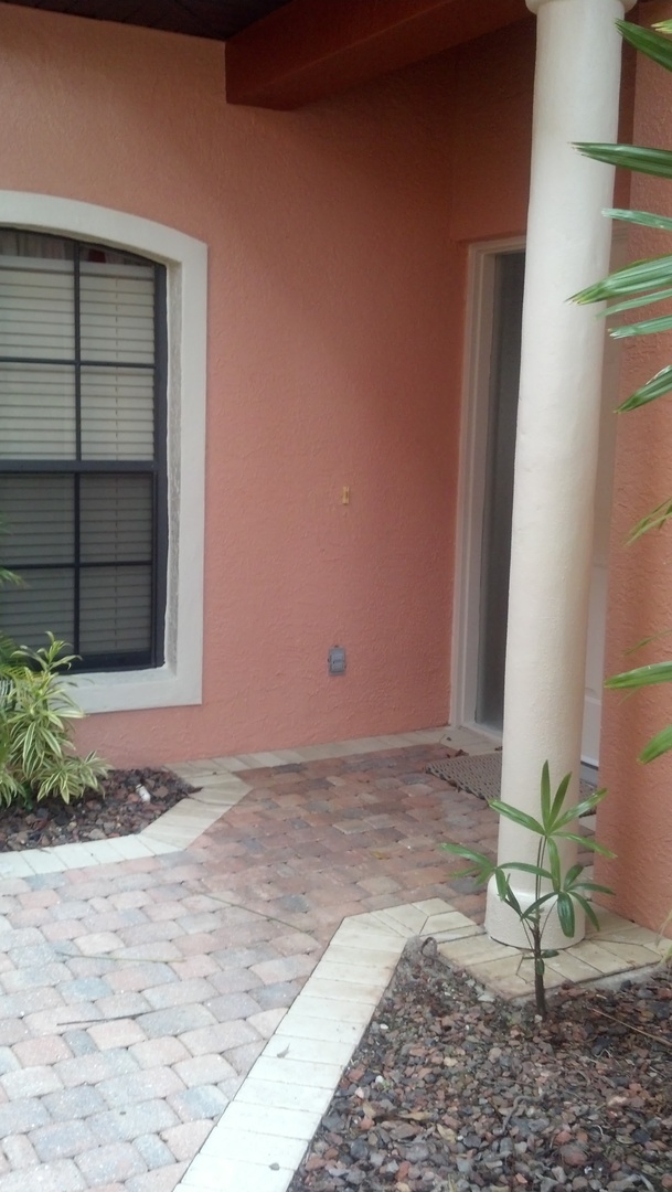 Building Photo - ***CARRAIGE HOME - 2/2 FIRST FLOOR - CONDO...