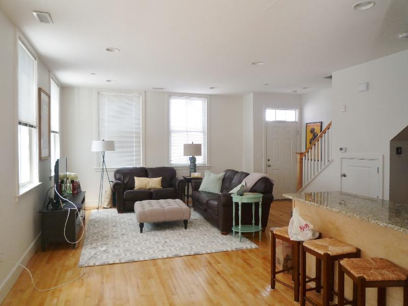 Primary Photo - 105 2nd St