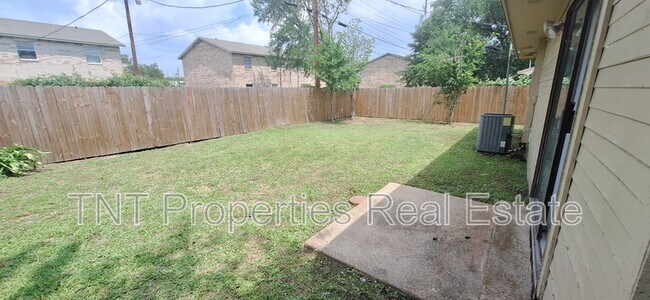 Foto del edificio - 2805 Sprucewood St
