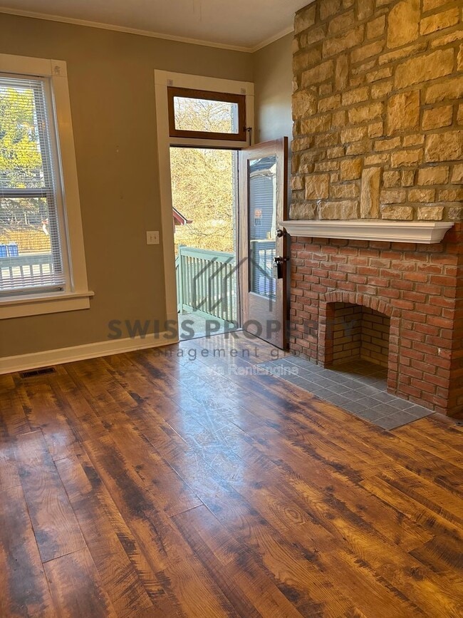 Building Photo - 804 1/2 E Main St