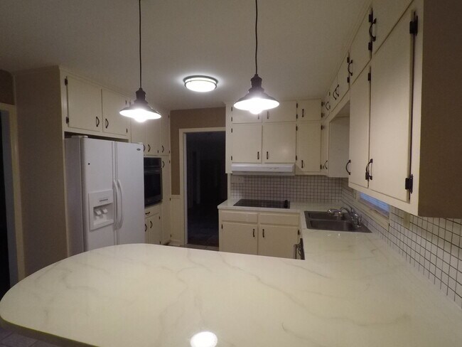 Building Photo - 415 Amberidge Trail NW