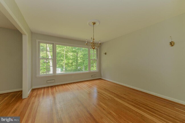 Foto del edificio - 779 Laurel Ln