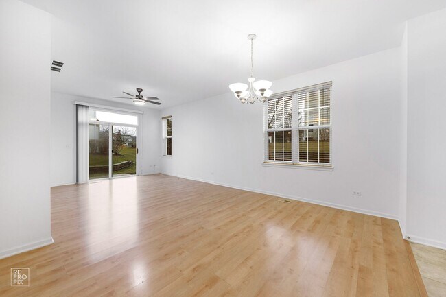 Foto del edificio - Beautiful 2 Bedroom Home located in the Falling Waters subdivision in Lindenhurst!