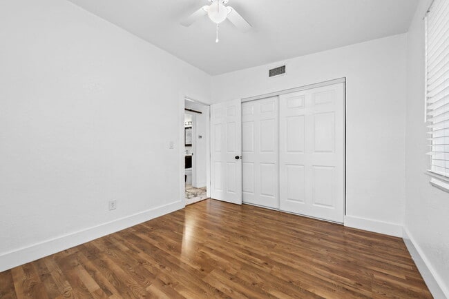 Building Photo - 130 Plum Tree Dr