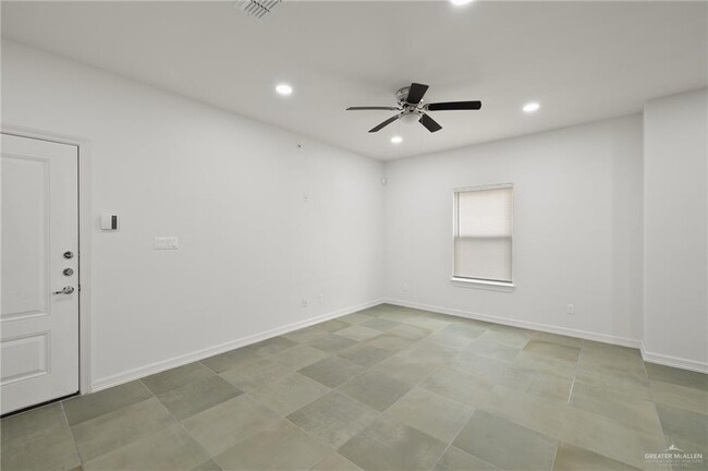 Foto del edificio - 901 E Redbud Ave
