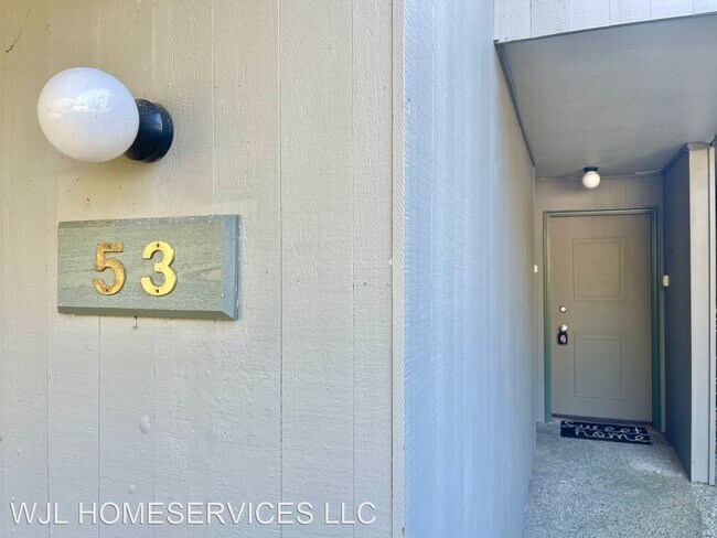 Building Photo - 2 br, 1.5 bath House - 6421 139th Place NE...