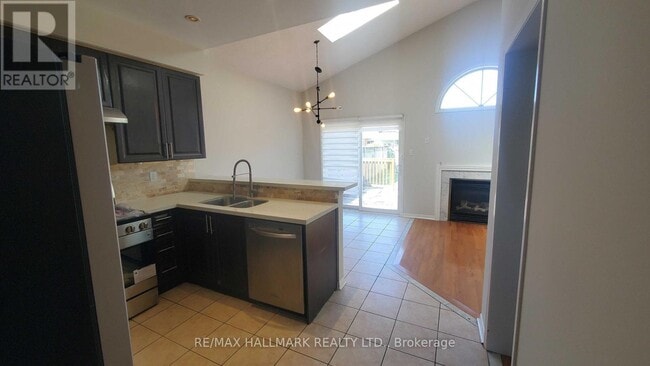 Building Photo - 4930 Southampton Dr