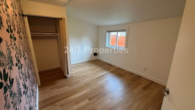 Foto del edificio - Charming Single-Level Home in Sought-After Roseway