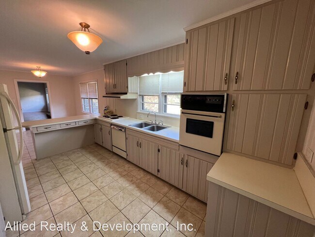 Building Photo - 3 br, 2.5 bath House - 2708 Stripling Drive