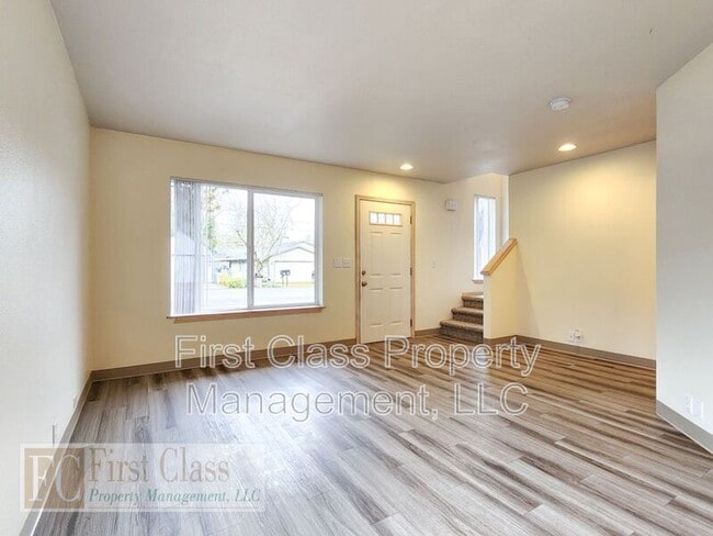 Building Photo - 14028 SE ARISTA Dr