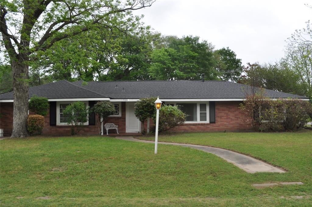 1506 Smith St, Waller, TX 77484 House Rental in Waller, TX