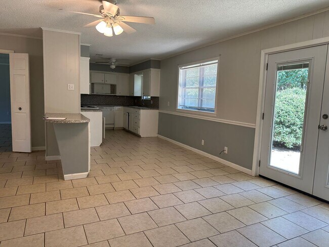 Foto del edificio - 422 Hardee Dr