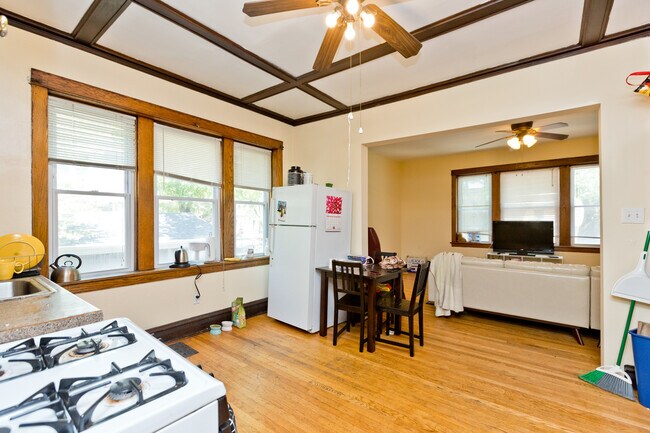 Foto del edificio - 3214 N Paulina St