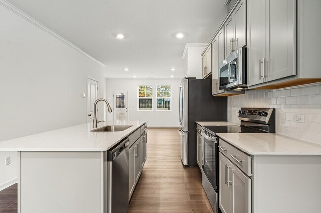 Foto del edificio - **APPLICATION PENDING**  New Build Just Minutes to North Hills & Downtown!