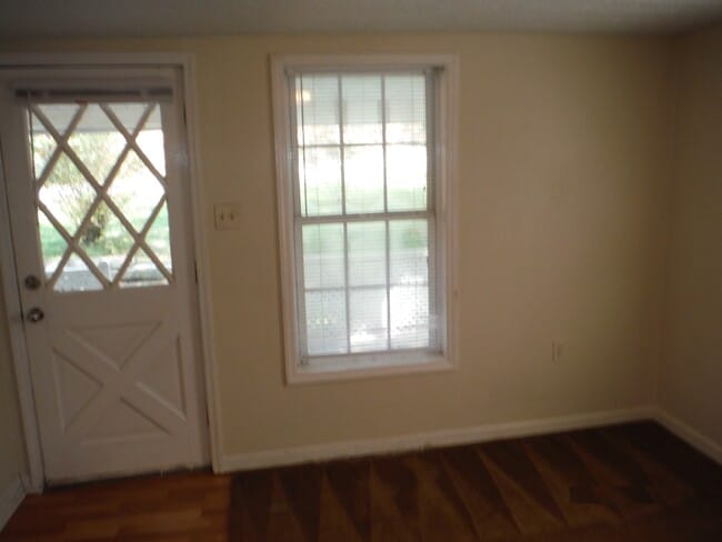 Building Photo - 5510 Lakeview Dr