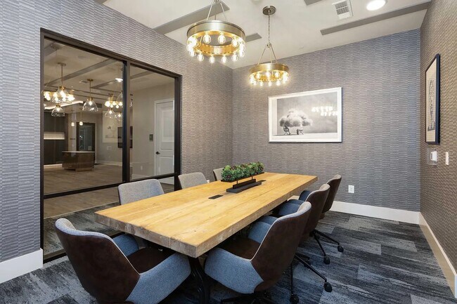 Foto del edificio - 3636 W Dallas St