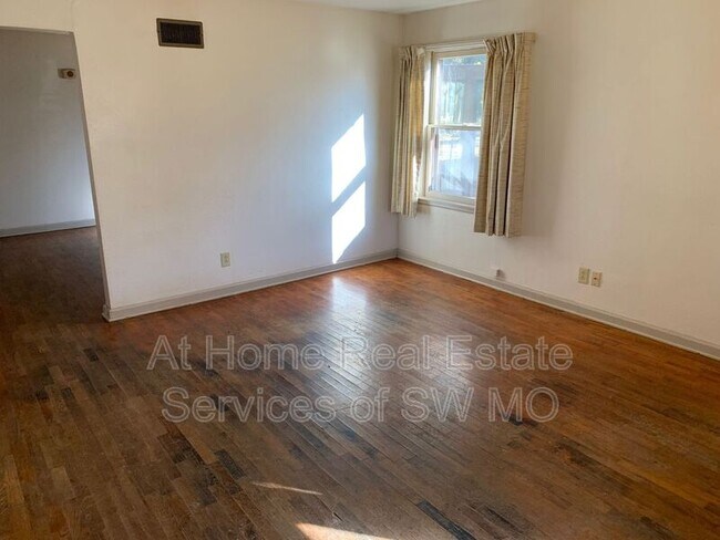 Building Photo - 1227 E Belmont St