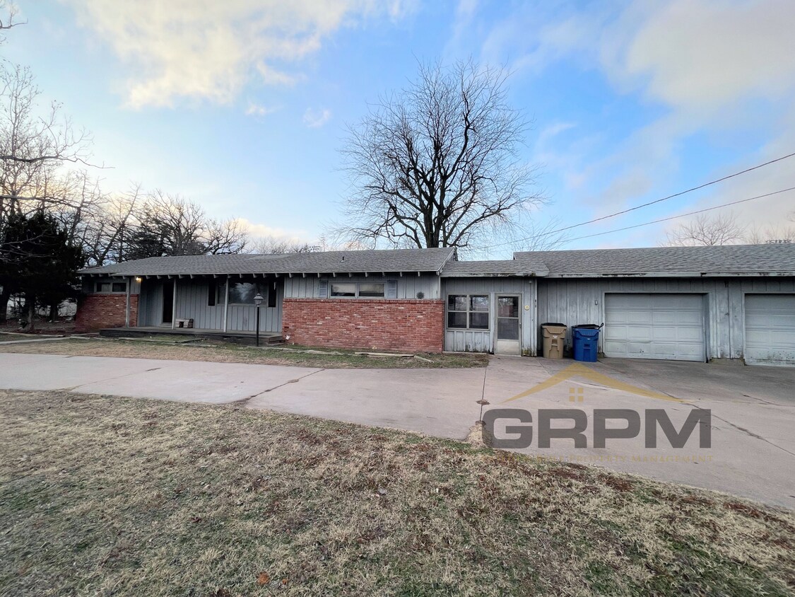 Foto principal - Ranch Style 4 Bedroom