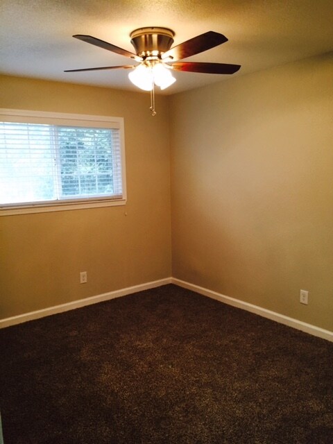 Building Photo - Tom Green Triplex