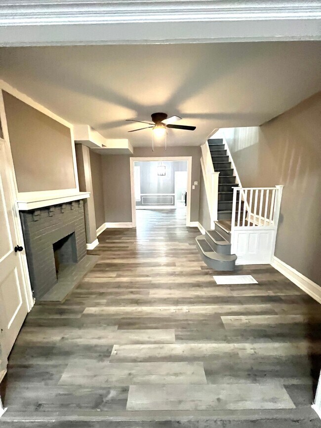 Foto del edificio - 5632 Warrington Ave