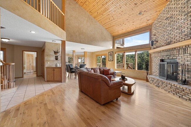 Building Photo - Fully furnished Rental