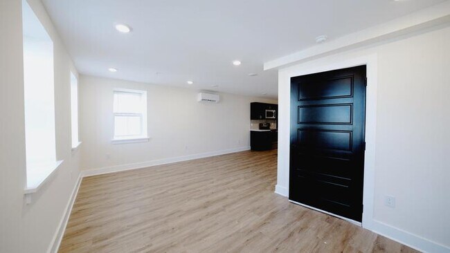 Foto del edificio - 6832 Ridge Ave