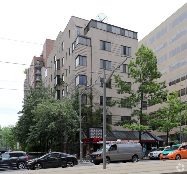 Photo du bâtiment - 49 St Clair Ave