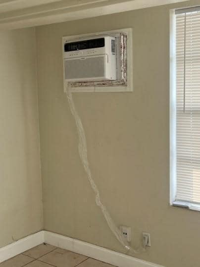 Building Photo - 1437 NE 56th St