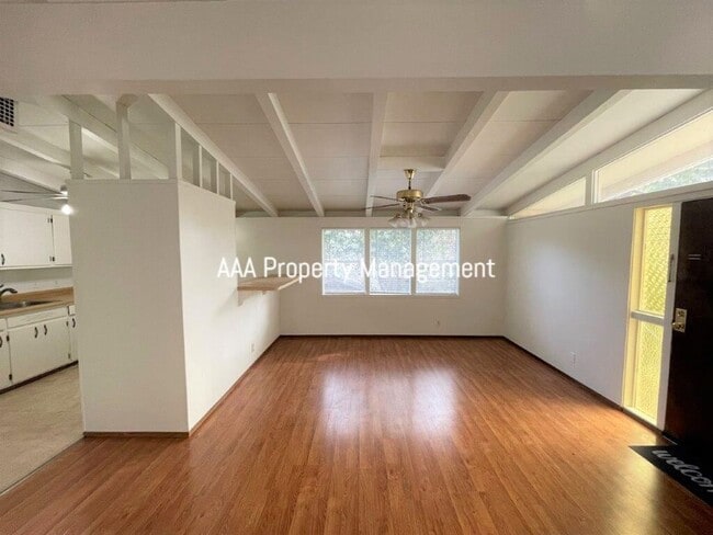 Building Photo - Martinez! 3 bedroom 1 bath Single family h...