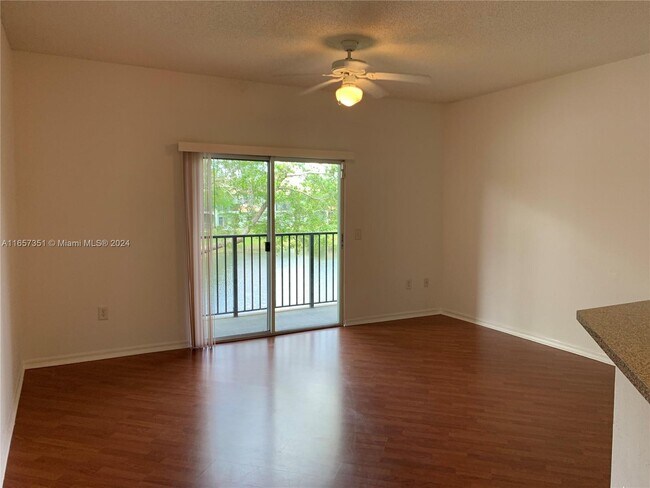 Foto del edificio - 210 Crestwood Cir