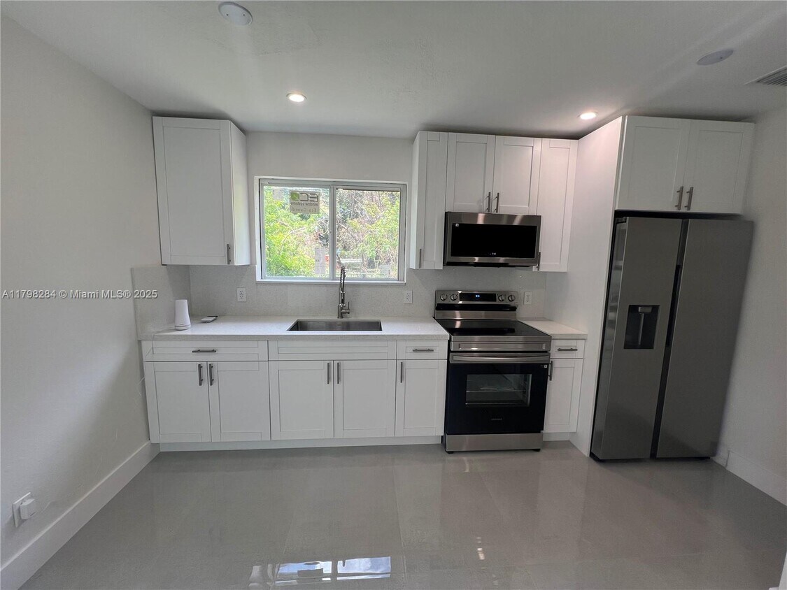 Primary Photo - 5300 NW 25th Ave