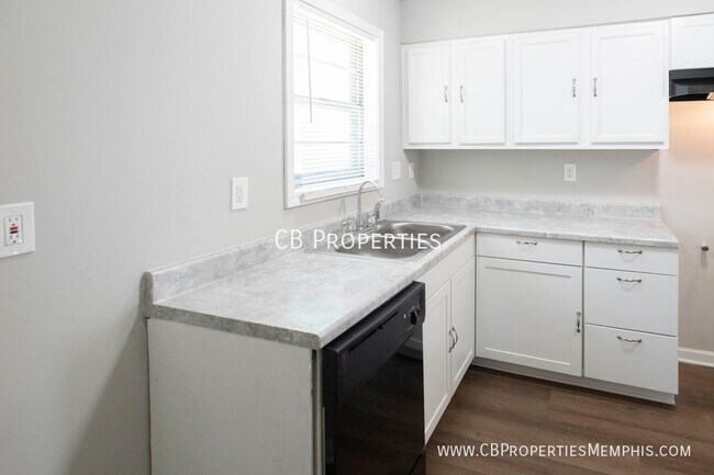 Foto del edificio - 5077 Holly Ridge Dr