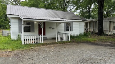 Building Photo - 1108 Evergreen St