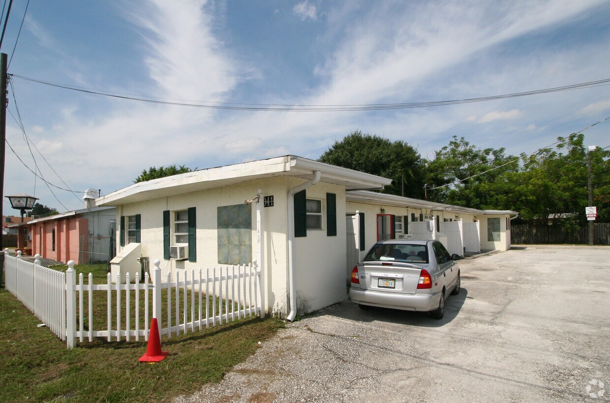 Primary Photo - 2041 Dr Martin Luther King Way