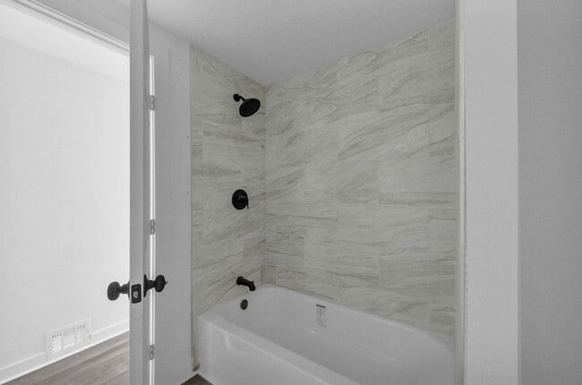 baño moderno completo - 4531 Park Ave