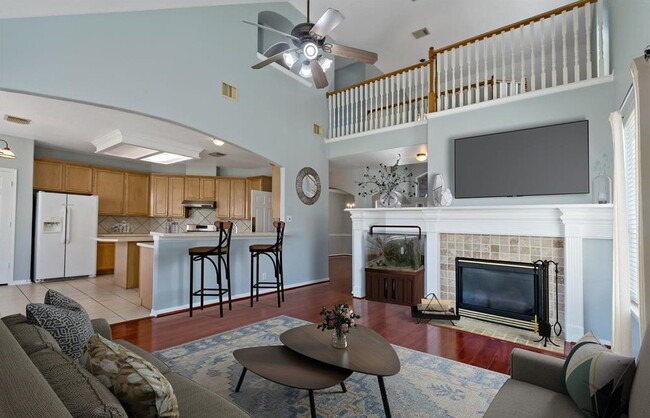 Building Photo - 2611 S Breeze Dr