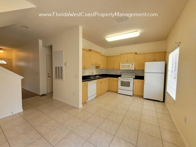 Foto del edificio - STUNNING 2 BED/2.5 BATH TOWNHOME WITH GARA...