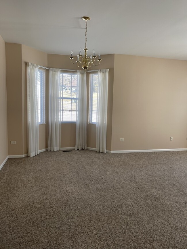 Building Photo - 12168 White Tail Ln